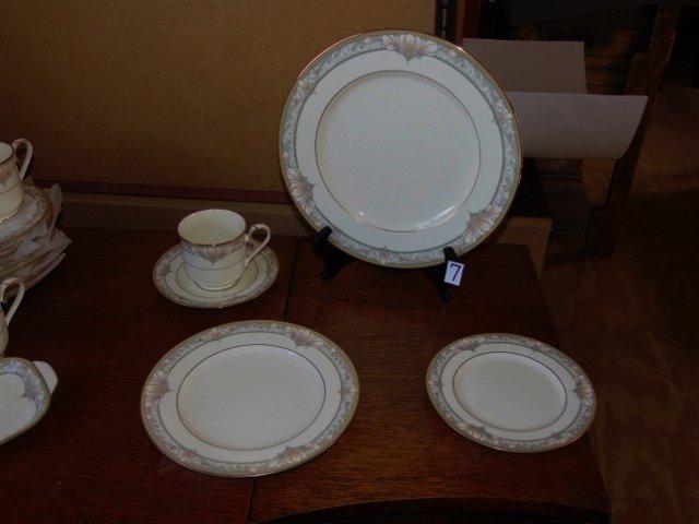 Very Nice Noritake " Barrymore " China Set Service For 10