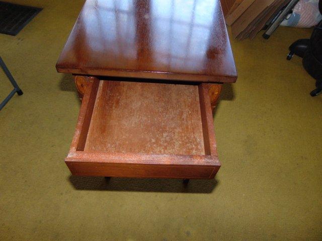 Vtg Solid Cherry Wood Hepplewhite Style Lamp Table W/ Wood Inlay