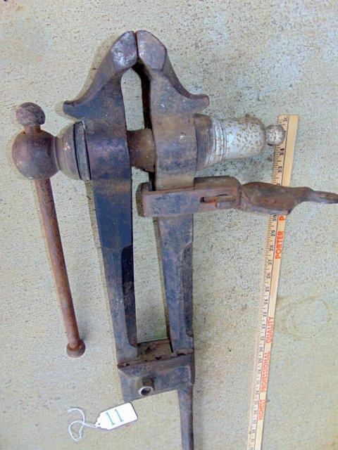 Antique Cast Iron Fabrication Shop Tin Vise ( Local Pick Up Only )