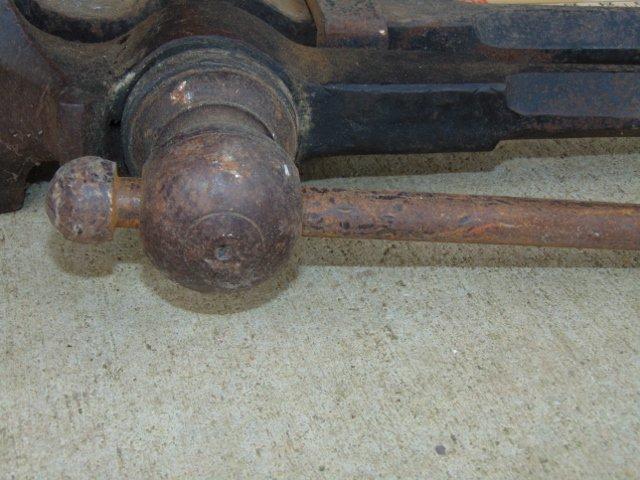 Antique Cast Iron Fabrication Shop Tin Vise ( Local Pick Up Only )