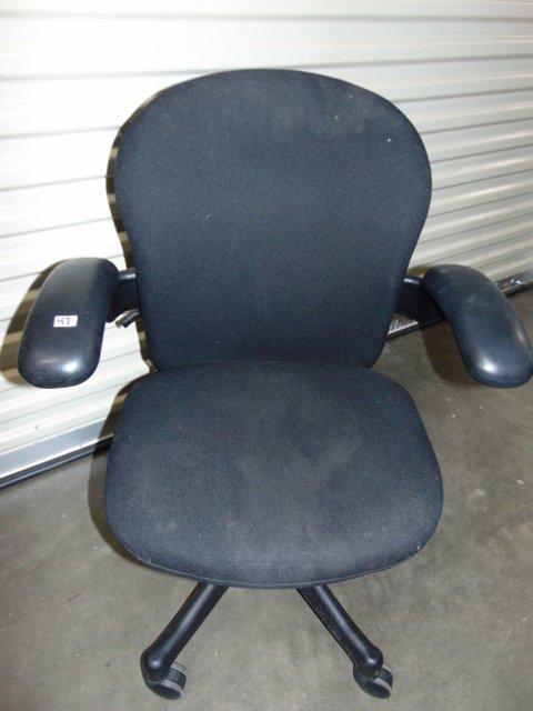 Rolling Office Chair W/ Arms LOCAL PICK UP ONLY