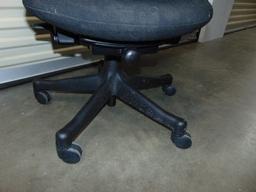 Rolling Office Chair W/ Arms LOCAL PICK UP ONLY