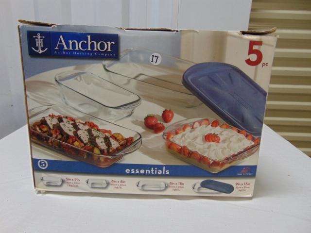 N I B Anchor Hocking 5 Piece Essentials Bake Set