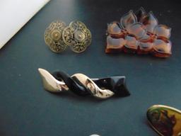 Lot Of 6 Nice Hair Clips