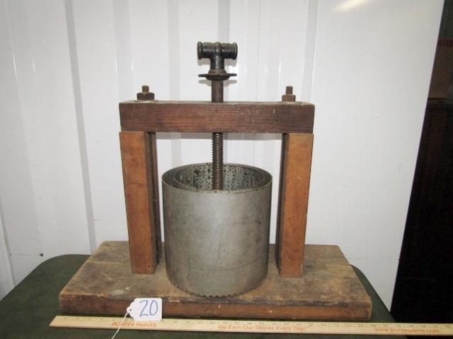 Vtg Wood & Metal Fruit Press ( Local Pick Up Only )