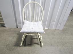 Vtg Solid Wood Windsor Style Rocking Chair W/ Cushion ( Local Pick Up Only )