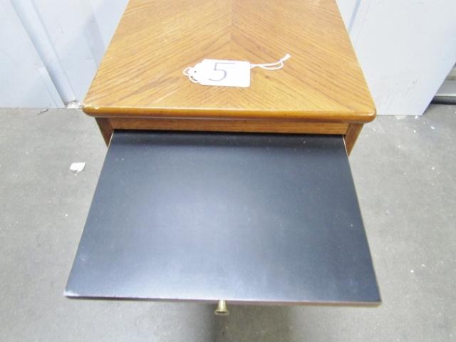 Vtg Solid Oak End Table By Lane ( Local Pick Up Only )