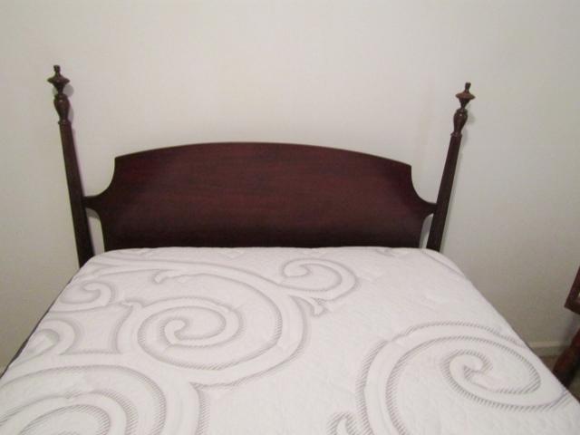 Vtg Solid Mahogany Wood Full Sized 4 Poster Bed W/ New Serta Smart React