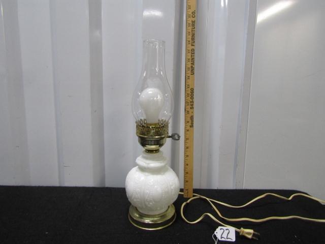 Vtg Milk Glass Table Lamp