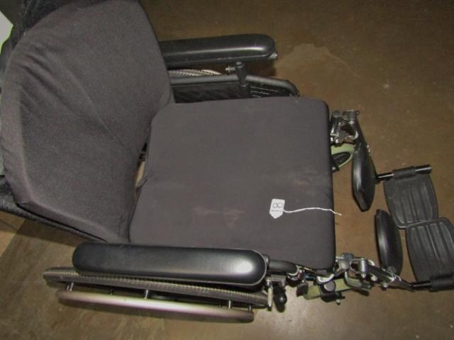 Very Nice Wheelchair   LOCAL PICK UP ONLY