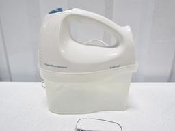 Hamilton Beach Hand Mixer W/ Accessories And 3 Stainless Mixing Bowls