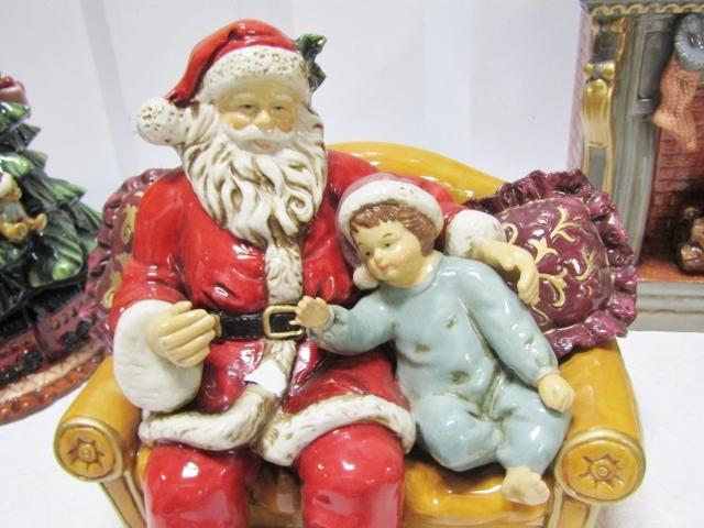 2002 Grandeur Noel Porcelain Santa Scene