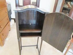Vtg Walnut Telephone Cabinet W/ Pull Out Shelf (LOCAL PICK UP ONLY)