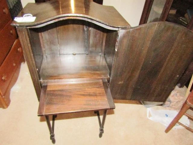 Vtg Walnut Telephone Cabinet W/ Pull Out Shelf (LOCAL PICK UP ONLY)