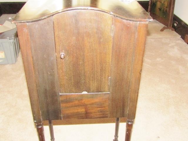 Vtg Walnut Telephone Cabinet W/ Pull Out Shelf (LOCAL PICK UP ONLY)