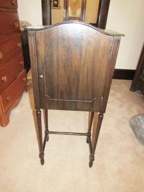 Vtg Walnut Telephone Cabinet W/ Pull Out Shelf (LOCAL PICK UP ONLY)