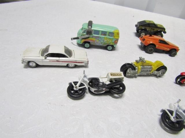 38 Vtg Die Cast Cars: Hot Wheels, Matchbox, Majisto, Lesney, Etc