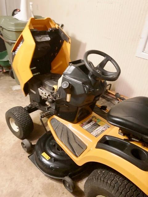 Very Nice Cub Cadet XT1 Riding Lawn Mower (Local Pick Up Only)