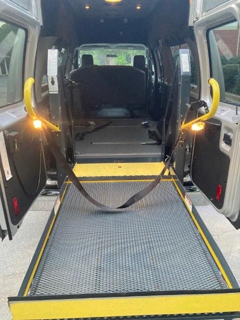 2011 Ford E-350 Econoline Fully Loaded Handicap Van (Local Pick Up Only)