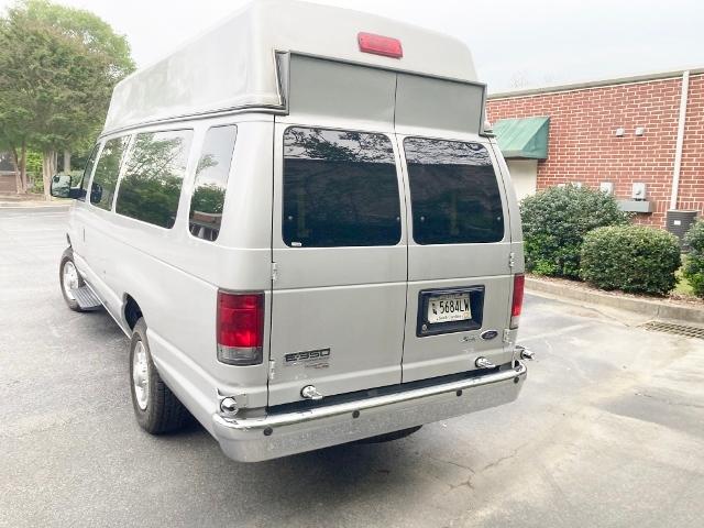 2011 Ford E-350 Econoline Fully Loaded Handicap Van (Local Pick Up Only)