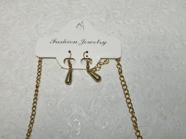 Gold Tone Fashion Jewelry Necklace W/ Matching Earrings