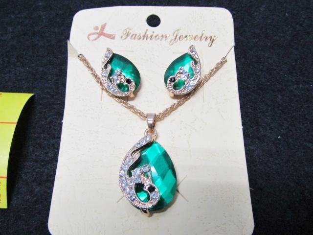 New Gold Tone W/ Rhinestones And Large Green Teardrop Stones Necklace And Earrings