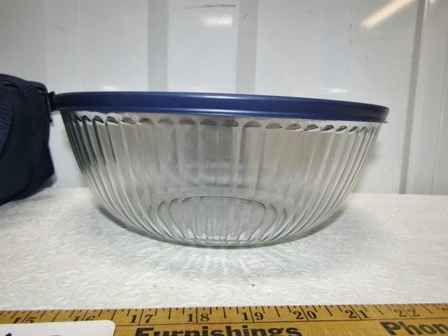 Vtg Pyrex Ribbed Glass Mixing Bowl W/ Thermal Carry Pack And Storage Lid