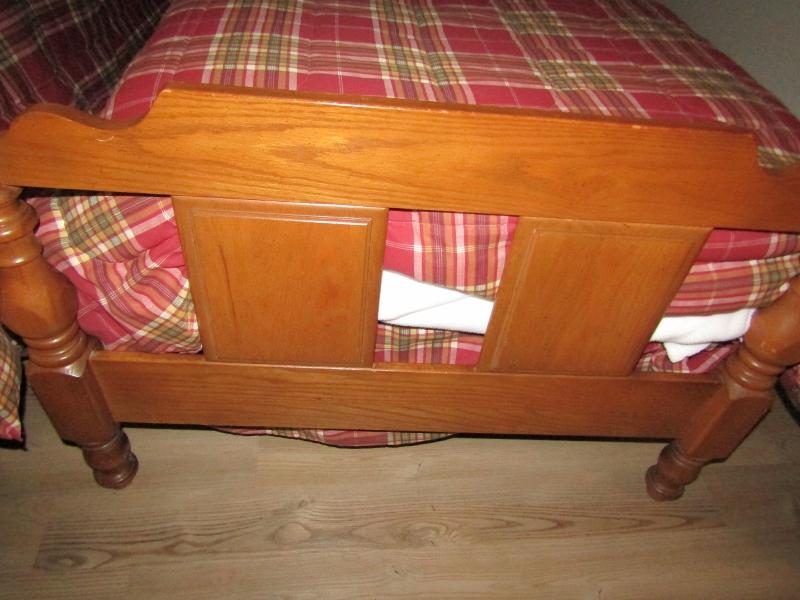 Vtg Matching Solid Wood Twin Size Beds W/ Mattress, Boxsprings, Comforters, (Local Pick Up Only)