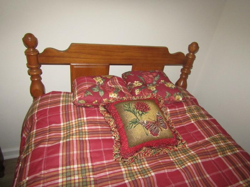 Vtg Matching Solid Wood Twin Size Beds W/ Mattress, Boxsprings, Comforters, (Local Pick Up Only)