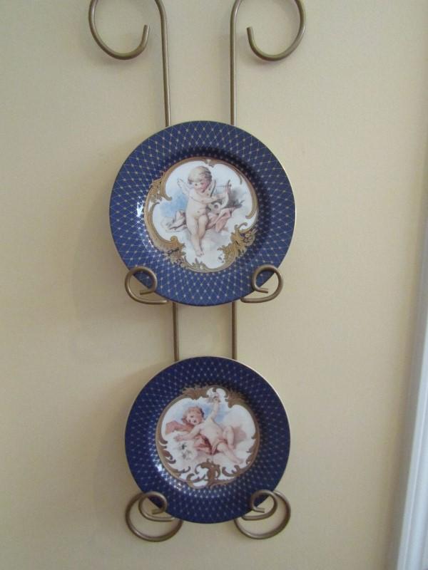 4 Vtg 1995 Fitz And Floyd 8" Plates On 2 Metal Double Plate Racks