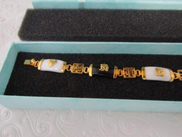 Gold Tone W/ Agate Stones Good Luck Bracelet