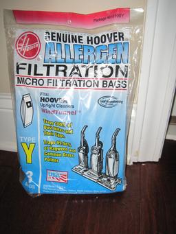 Hoover Supreme Wind Tunnel Upright Vacuum w/Bag Check Indicator & Extra Bags