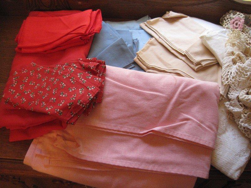 Lot - Misc. Linen Table Cloths, Napkin, Etc.