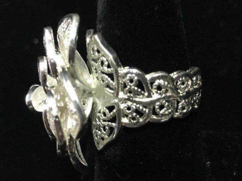 Silvertone Ring Flower