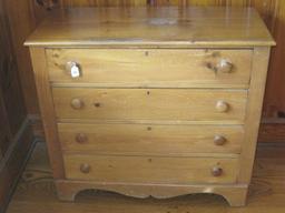 Pine Bachelor Chest w/ Dovetails Drawers & Wooden Pulls