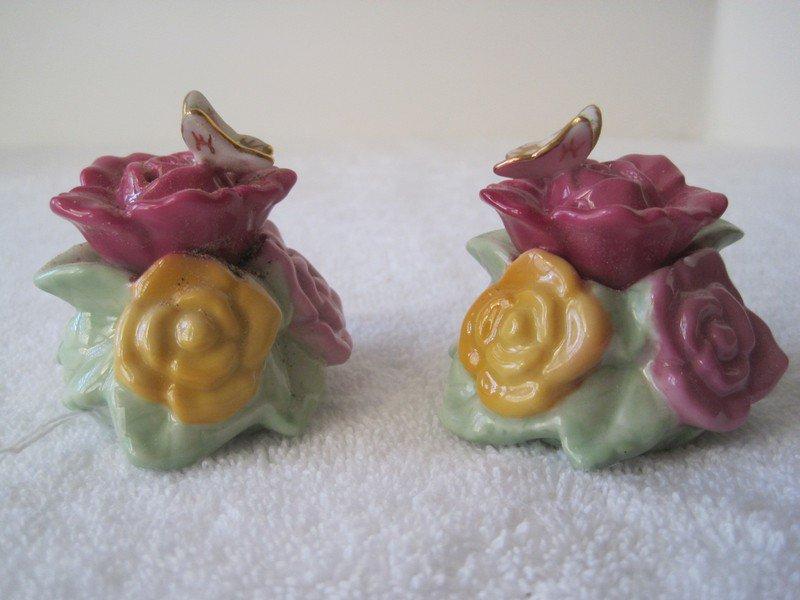 Pair Royal Albert Old Country Roses Salt & Pepper Shakers (Approx 2 1/4")