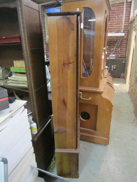 Wood Gun Cabinet w/ Brass Pulls Ornate Lock/Key w/ Stag Transfer on Glass Front