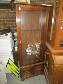 Wood Gun Cabinet w/ Brass Pulls Ornate Lock/Key w/ Stag Transfer on Glass Front