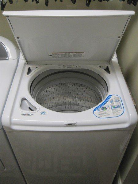 White Whirlpool Cabrio Platinum Eco Monitor Washing Machine