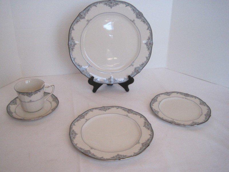 5 Pieces - Setting Noritake Ivory China Adornment Pattern Light Blue Border, Gray Scrolls