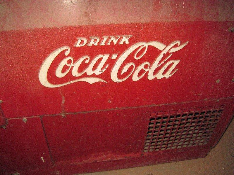 Rare Find Drink Coca-Cola Westinghouse Cooler Chest w/ Center Bottle Opener