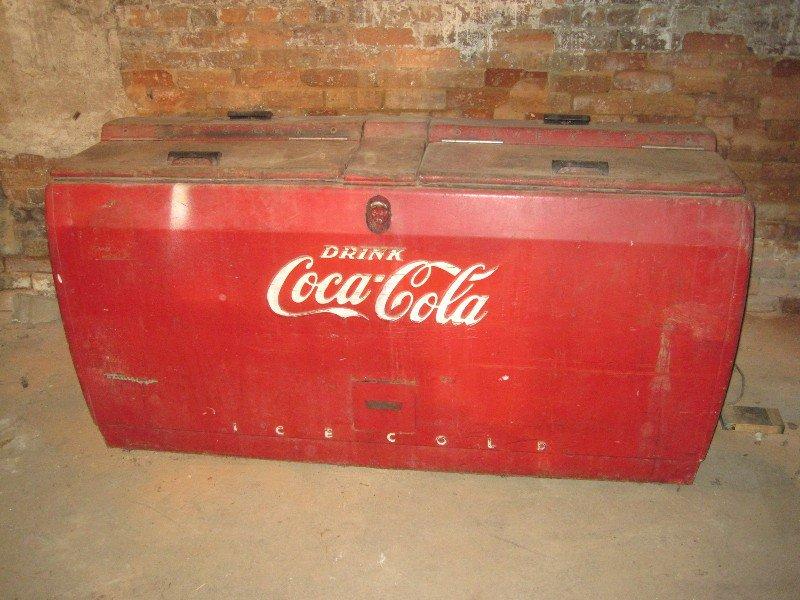 Rare Find Drink Coca-Cola Westinghouse Cooler Chest w/ Center Bottle Opener