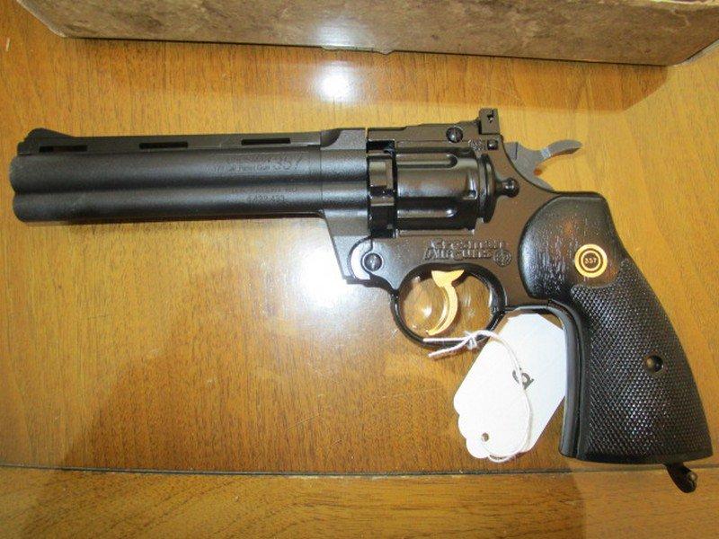 Crosman Air Gun Model 357 Revolver, CO2 Powered w/ Instruction Manual