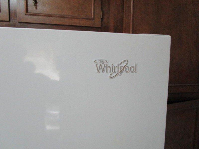 White Whirlpool Refrigerator/Freezer