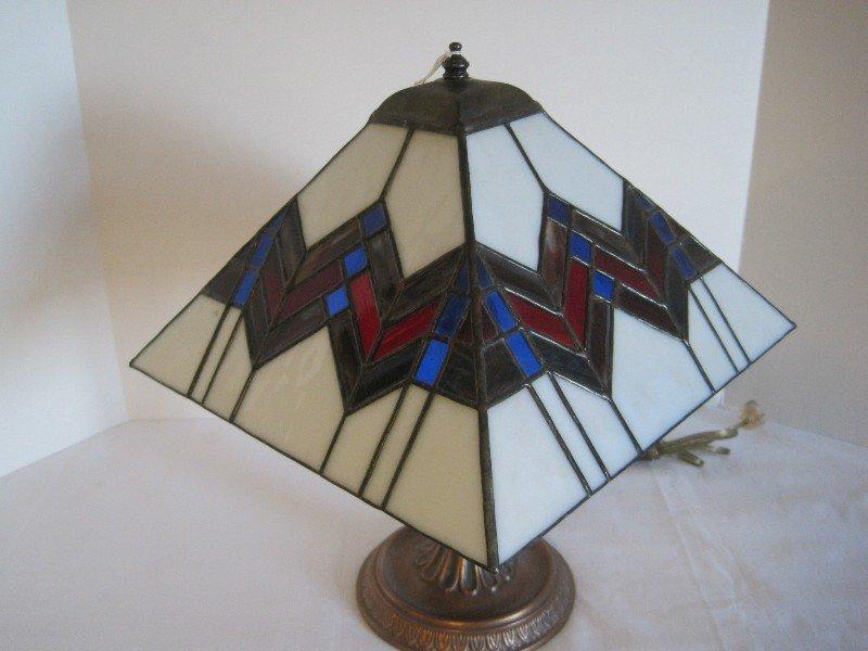 Tiffany Style Geometric Design Shade Accent Lamp