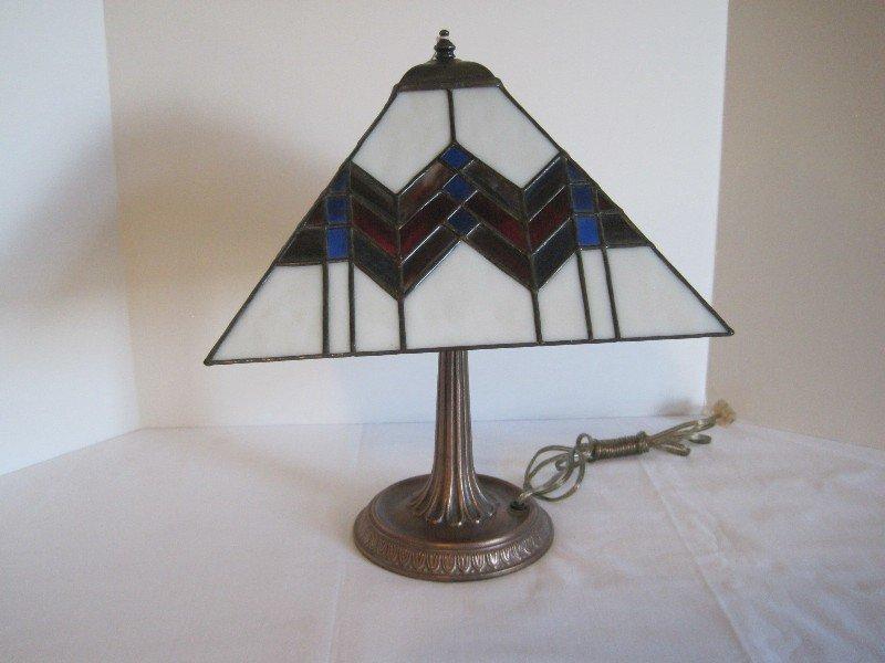 Tiffany Style Geometric Design Shade Accent Lamp