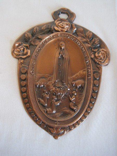 Our Lady of The Bosary of Fatima Embossed Religious Plaque & Rosary