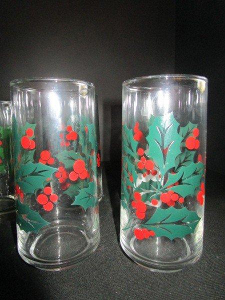 Lot - Holly Motif Glass Tumblers