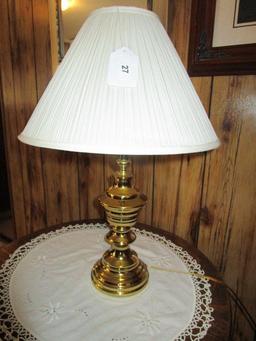 Metal/Brass Plated Spindle-Style Table Lamp w/ Shade