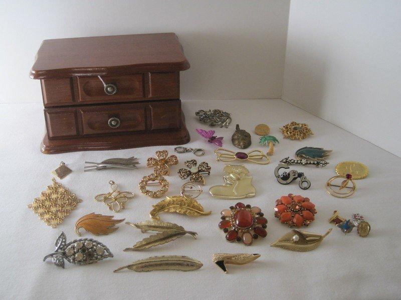 Jewelry Box w/ Misc. Brooches & Pendant Kitten in Shoe